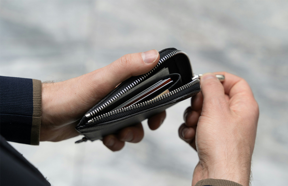 How to track your expenses and save money?